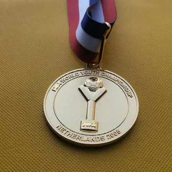 2005 Медал от младежкото световно първенство 2005 Медал Холандия Медалите на шампионите по футбол на Метални медалите Футболни сувенири