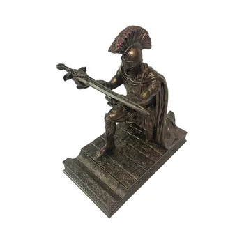 Рицарски държач за химикалки със статуя във формата на шлем, държач за химикалки, римски рицар в доспехи с магнитен държач за химикалки поставка за телефон, бронз