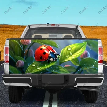 Тампон върху капака на багажника на камион Ladybug on Saisies Field Материал професионален клас, универсален, подходящ за пълен размер на камиони, защитени от атмосферни влияния.