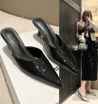 Обувки на равна подметка Дамски чехли Дамски Летни Pantofle Луксозни Чехли със затворени пръсти на тънък ток 2023 Дизайнерски Меки Гумени Модни дрънкулката